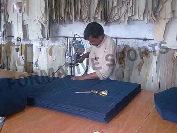 Our Junior Cricket Gloves Manufacturers, Custom Junior Cricket Gloves Suppliers Exporters Australia manufacturing unit in Pakistan